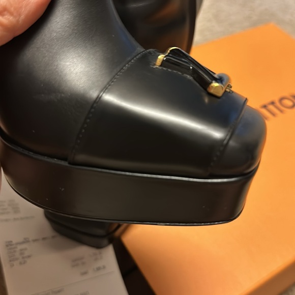 Louis Vuitton Shake Ankle Boot - Picture 4 of 15